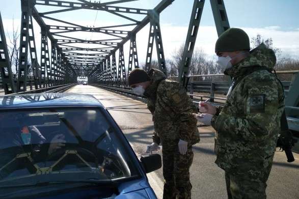 Прикордонники виявили п’ятьох порушників самоізоляції, які намагалися втекти з України