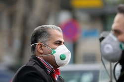 Медики радять чоловікам голити бороди, щоб правильно носити респіратор 