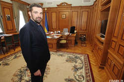  Перший заступник глави Офісу президента Сергій Трофімов сказав, що в апараті Офісу президента  практично всі зараз працюють   