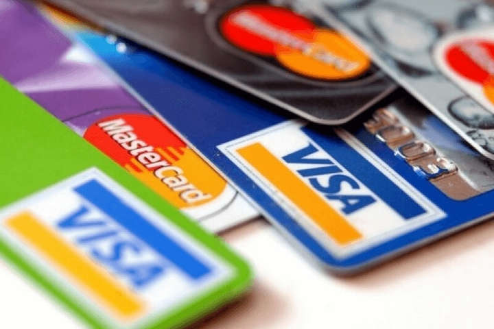 Банки Украины продлят сроки действия платежных карт