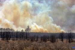 Багато киян скаржаться: вже кілька днів нічим дихати. Смог над Києвом – через пожежу в Чорнобильській зоні
