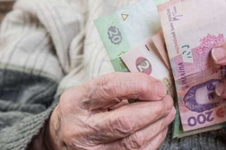 У Мінсоцполітики повідомили, коли пенсіонерам нарахують обіцяну тисячу гривень