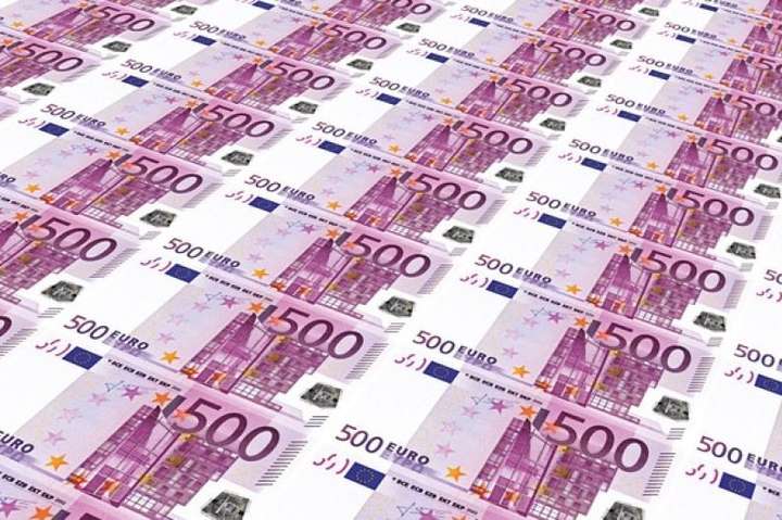 Нацбанк повысил курс евро