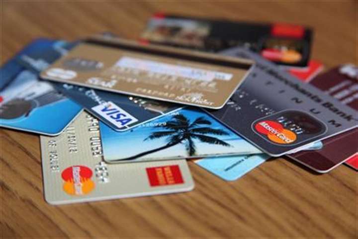 Банки продовжили термін дії платіжних карток на 3 місяці через карантин
