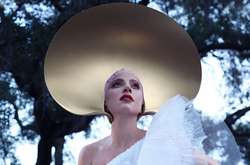 Леди Гага в ошейнике и без бюстгальтера снялась для модного глянца (фото)