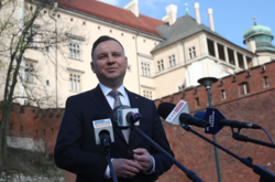 Анджей Дуда вшанував у Вавелі в Кракові пам’ять Лєха Качинського та його дружини Марії