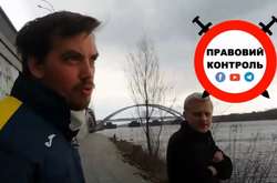Гончарук та Шабунін без масок прогулюються набережною у Києві (відео)