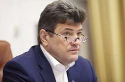  За словами Володимира Буряка, вранці 10 квітня правоохоронці вручили йому повістку щодо порушеної кримінальної справи 