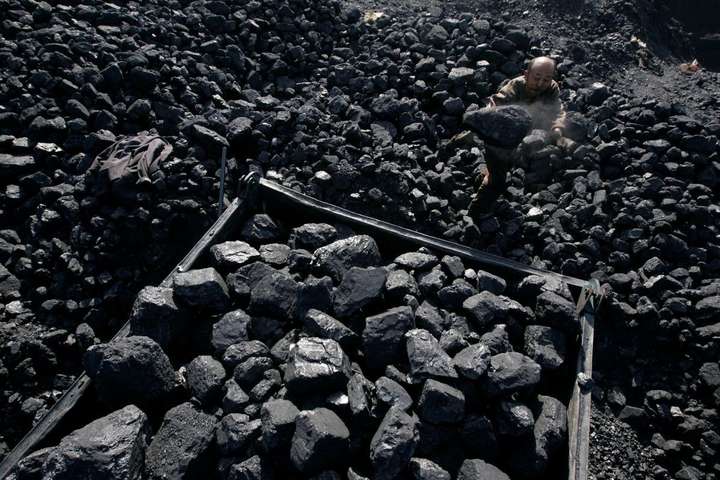 Уряд встановив 65-відсоткове мито на російське вугілля