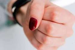 На Київщині жінка жорстоко побила поліцейського