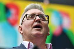 Дон Харвін подав у відставку після того, як поліція оштрафувала його за порушення обмежень у країні