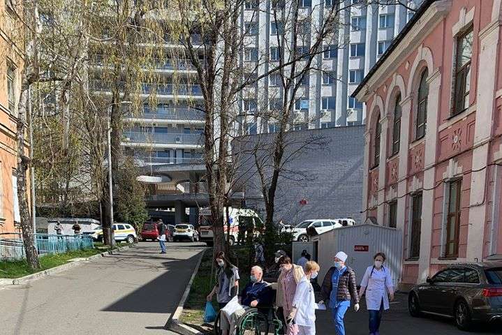«Замінуванням» Олександрівської лікарні намагаються залякати персонал, але їм не вдасться, – лікар
