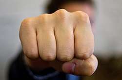 В Авдіївці батько та син напали на поліцейського: тепер їм загрожує ув'язнення