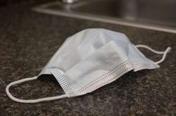 Суд не оштрафував чоловіка за відсутність маски. Не зобов’язаний купувати чи шити