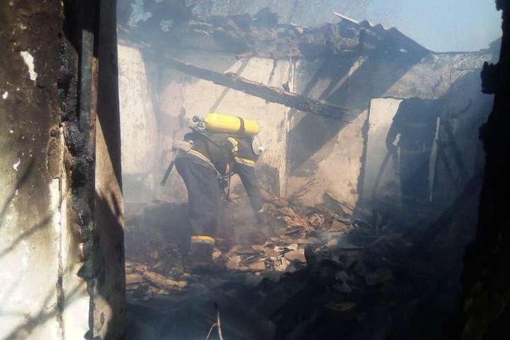 На Кіровоградщині через пожежу в будинку загинули троє маленьких дітей