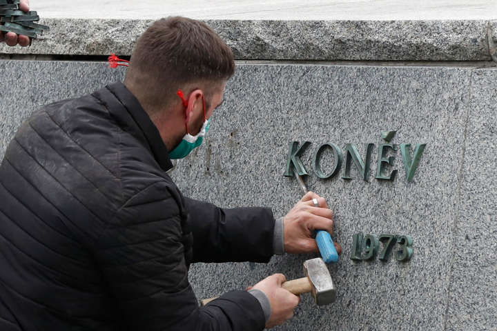 Президент Чехії різко відреагував на демонтаж пам’ятника маршалу Конєву в Празі