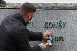 Президент Чехии резко отреагировал на демонтаж памятника маршалу Коневу в Праге