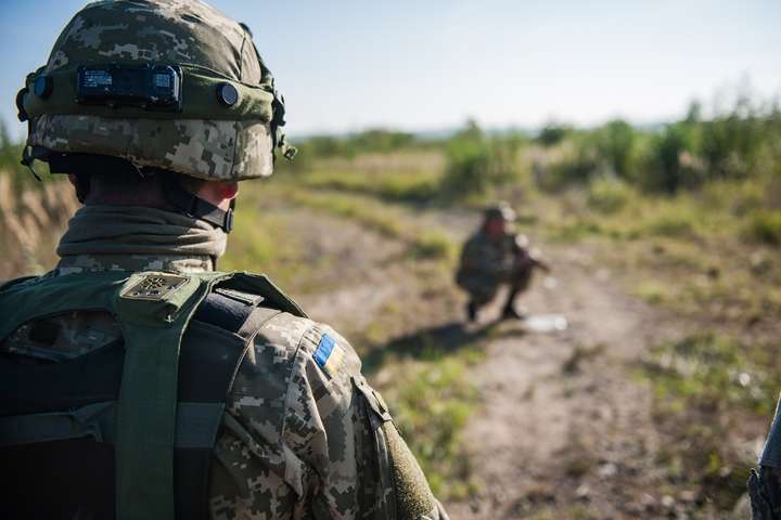 Доба на Донбасі: три ворожі обстріли, бійці Об’єднаних сил зазнали втрат