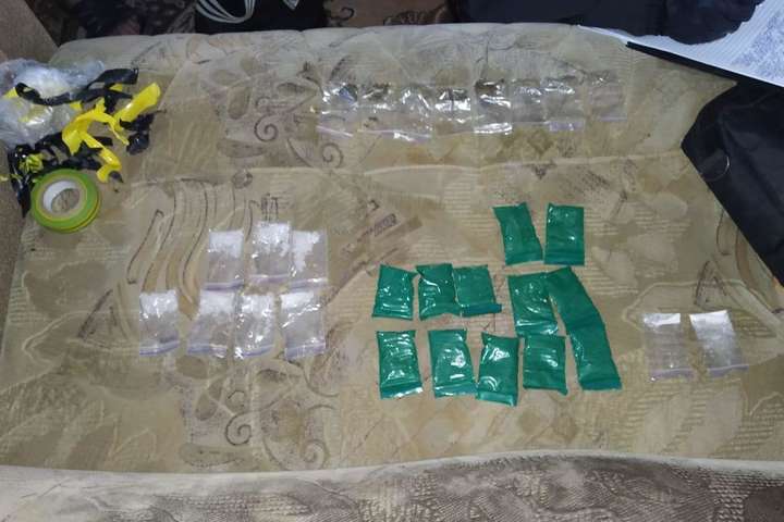 На Київщині поліція затримала наркодилерів із «товаром» на 1,2 млн грн (фото, відео)