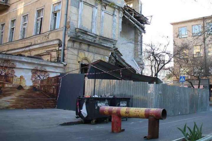 В Одесі перекрили провулок, в якому обвалилася частина будівлі