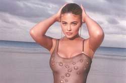 Самая молодая миллиардерша Кайли Дженнер в «голом» платье восхитила аппетитными формами