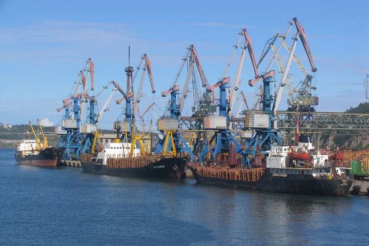 Ведущие украинские экспортеры обратились к правительству с требованием снизить портовые сборы