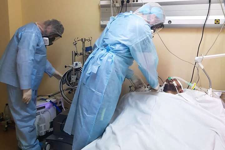 У Києві померли ще двоє хворих на Covid-19. Медики чекають піку захворювання після Великодня