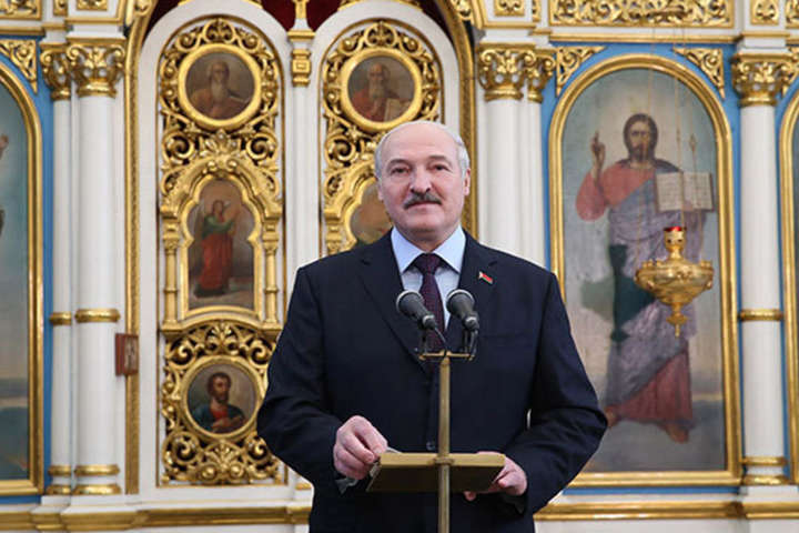 Лукашенко не закриватиме у Білорусі церкви через пандемію