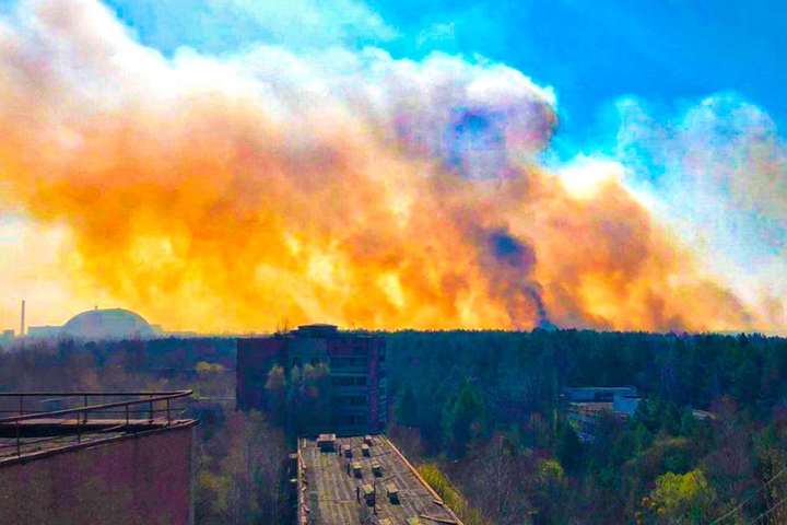 Спустя 10 дней. Зеленский обратил внимание на пожары в Чернобыльской зоне