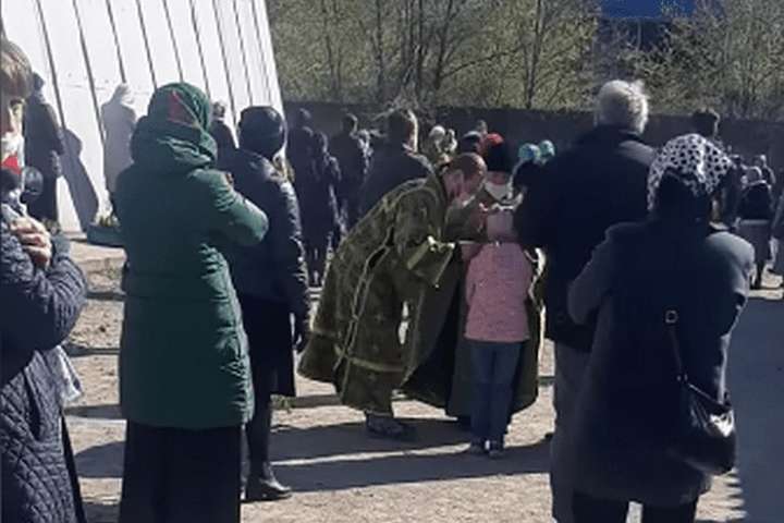Священник Московської церкви закликає жителів Миколаївщини не читати новин і масово прийти на Великдень 
