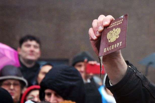 Росія зібралась безкоштовно роздавати паспорти жителям окупованого Донбасу 