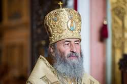 Навіть особисто Московський патріарх закликає лишатися вдома, а митрополит Онуфрій - ні