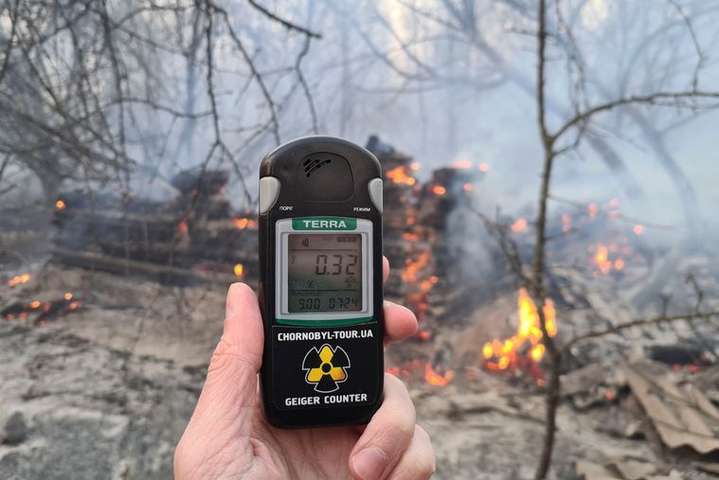 Куди піде радіація після пожежі у Чорнобилі? Радіобіолог про останні події у зоні відчуження