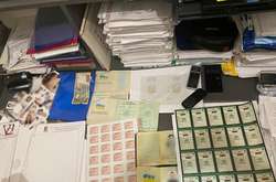 Під час обшуків виявлено підроблені заяви з дозволами батьків на виїзд дітей за кордон та інші документи