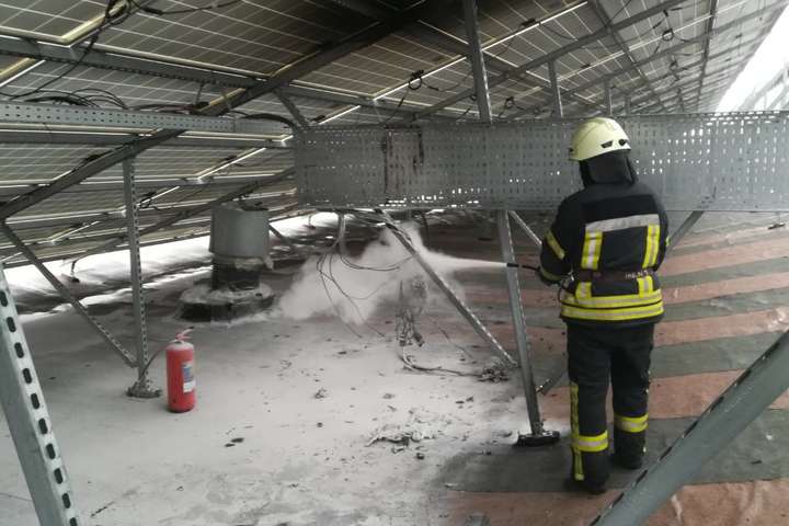На виробництві під Києвом сталася пожежа (фото)