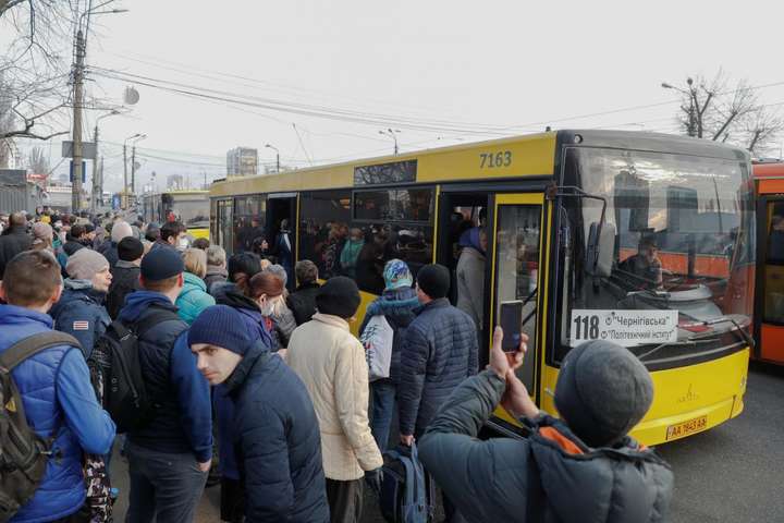 Міністр інфраструктури розповів, коли в Україні запустять громадський транспорт