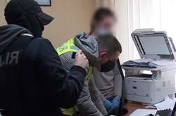 У Києві правоохоронці викрили канал незаконної легалізації іноземців (фото, відео)