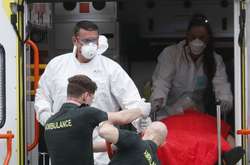  Від початку спалаху коронавірусу в Британії протестували 313 769 осіб, з них 98 476 мали позитивний результат 