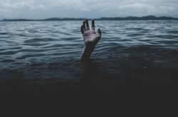 Бывает так, что человек часами не может вылезти из постели и все время переставляет будильник