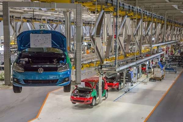 Volkswagen відновлює роботу своїх заводів у Європі 
