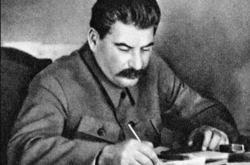 Россияне рассекретили доклад Сталину о самоубийстве Гитлера