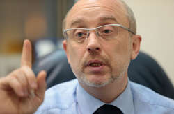  Віце-прем'єр - міністр з питань реінтеграції тимчасово окупованих територій Олексій Резніков повідомив деталі обміну ув'язненими  
  
  