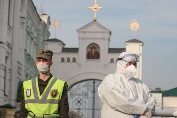 Епідемія в Лаврі: коронавірус підозрюється ще у трьох десятків монахів