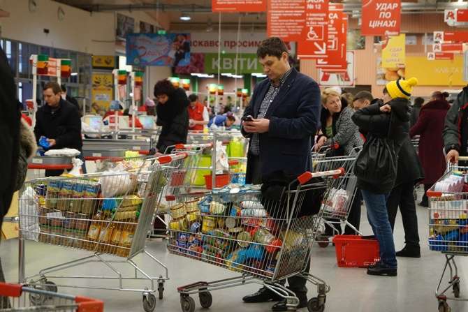 Карантин і гроші: стало відомо, скільки українці витрачають на харчі і як заощаджують