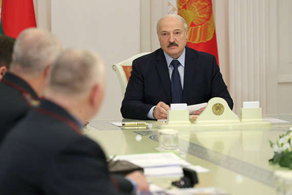 Лукашенко назвал Covid-19 «уроком для курцов и наркоманов»