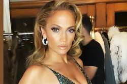  50-летняя Дженнифер Лопес приняла участие в сексуальной фотосессии 
  