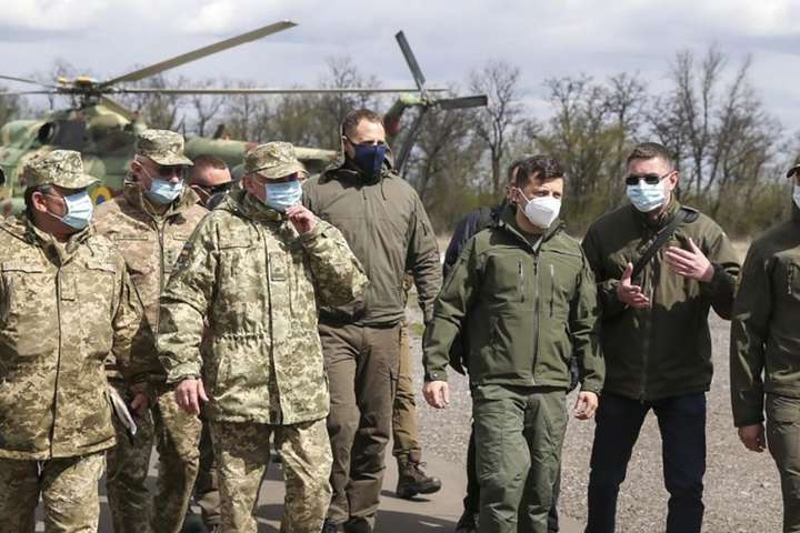 Володимир Зеленський 11 квітня відвідав прифронтовий Донбас - Президент заявив про зменшення обстрілів на Донбасі, а офіційна статистика свідчить про зворотне