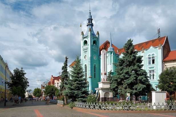 Мукачево закриває всі церкви на Великдень