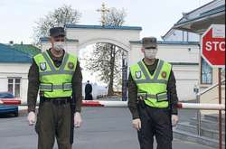  Біля Лаври чергують поліцейські та гвардійці 