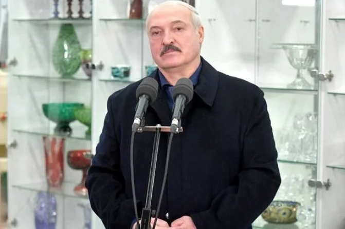 Лукашенко різко розкритикував російські тести на коронавірус